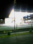 深夜のガソリンスタンド